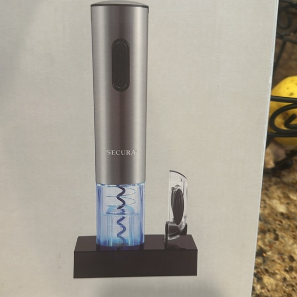 New in the box! Electric wine opener. Silver in color. Kp1-36n2 - Picture 2 of 2